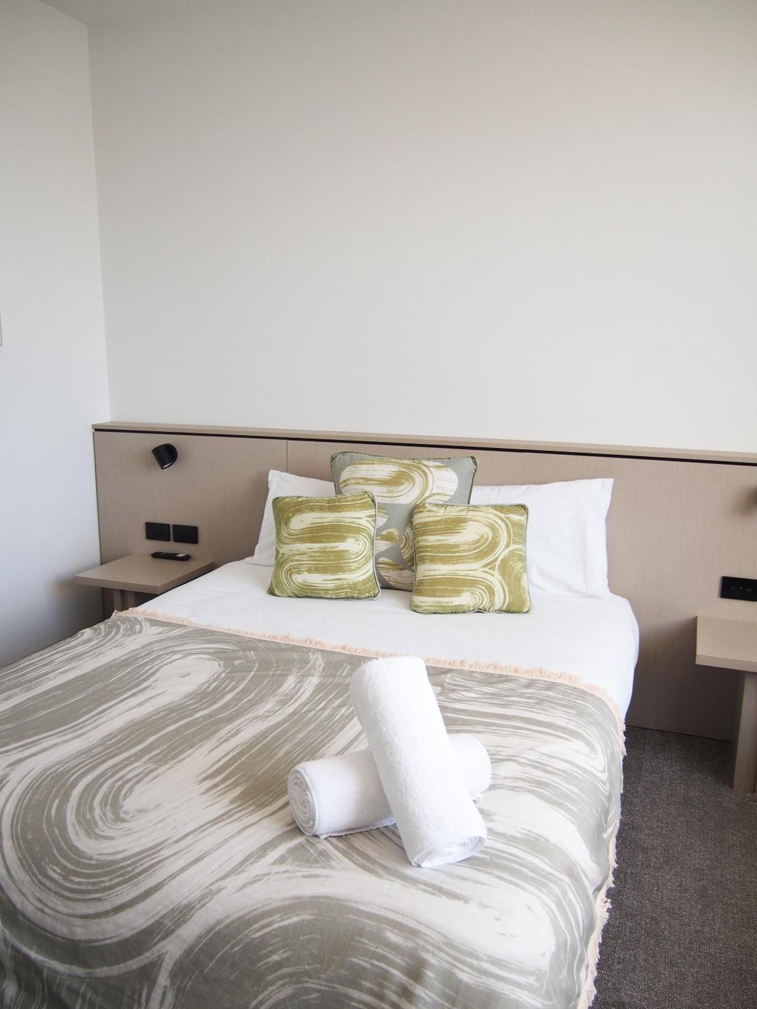 Barrys Beach Road Hotel Сидней Экстерьер фото
